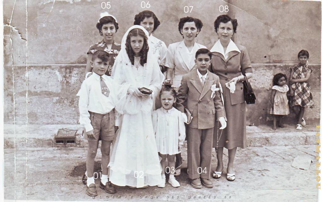 COMMUNIONS ORAN DU PATRONAGE ORAN DE LA JUS SAINT LOUIS   19XX EN FAMILLE.JPG